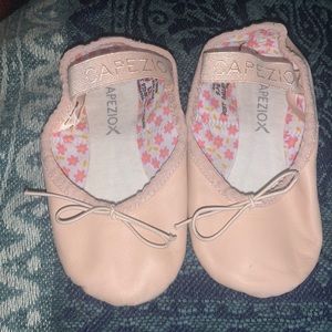 Toddler girls ballet shoes size 9.5